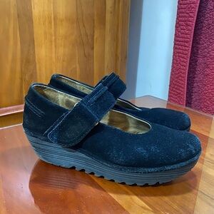 FLY London Women's Robi Low Heel Wedge